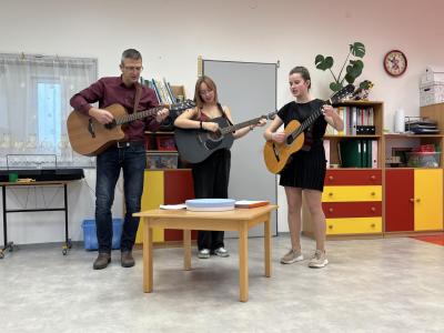 VÁNOČNÍ PÍSNĚ S KYTAROU