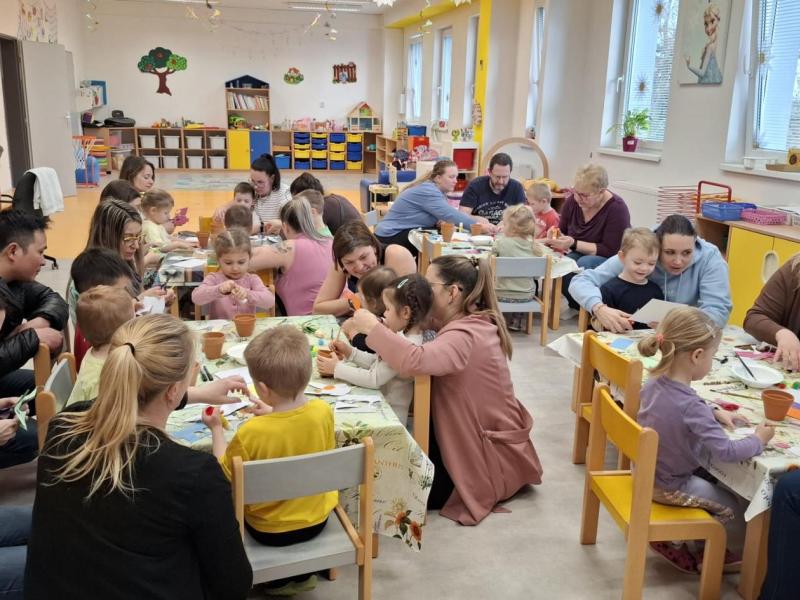 VELIKONOČNÍ TVOŘENÍ DĚTÍ S RODIČI V NAŠÍ MŠ